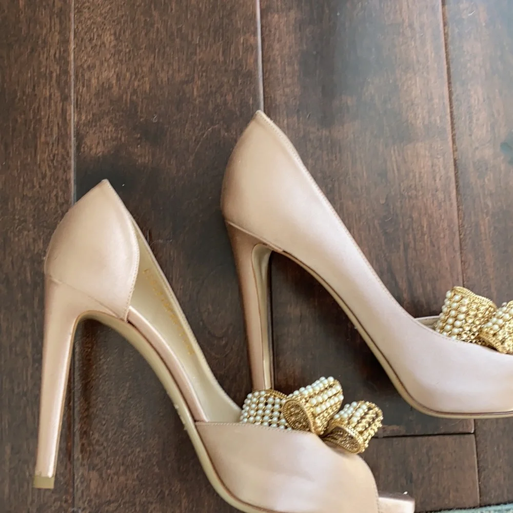 VALENTINO
Nude Satin Pearl Bow d'Orsay Pumps perfect sexy Valentine‘s shoe 💗 - Picture 11 of 11